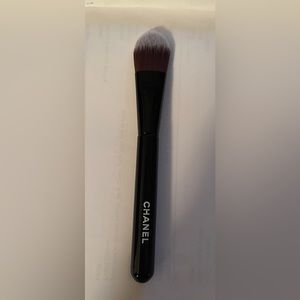 Brand New CHANEL LES PINCEAUX DE CHANEL
Foundation Brush